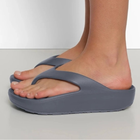 SKIMS Molded Sandal Flip Flop Platform Gunmetal Grey Women's Size 41/10, NWoT - Picture 3 of 16